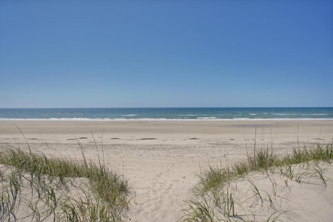 Luck & Laughter Villa Oak Island Exterior photo