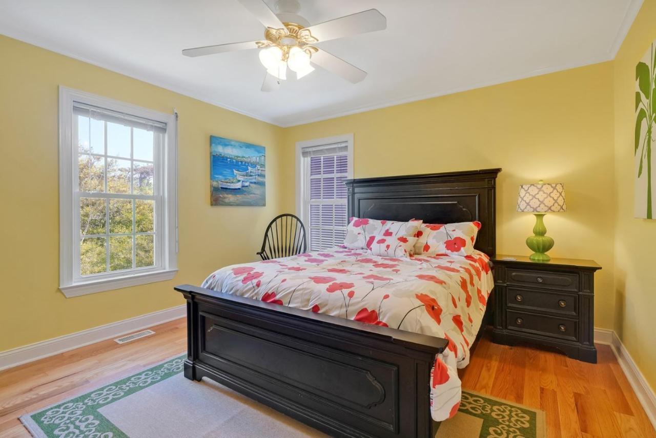 Luck & Laughter Villa Oak Island Exterior photo