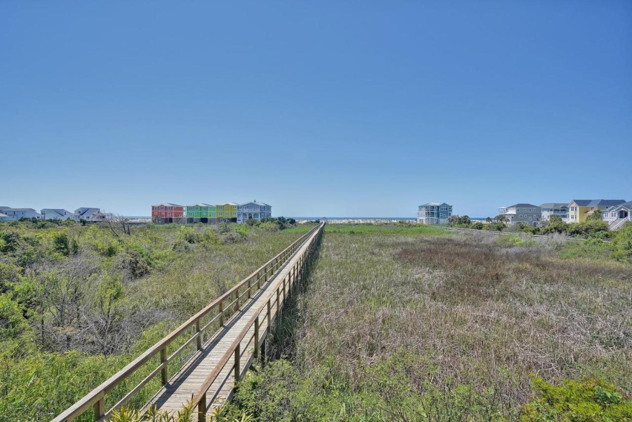 Luck & Laughter Villa Oak Island Exterior photo